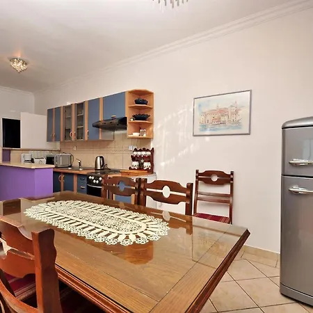 Ruzarija Apartman Trogir