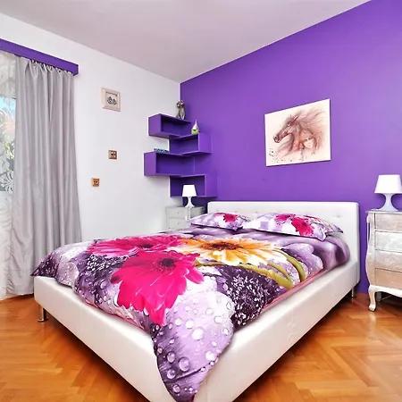 Apartment Ruzarija *
