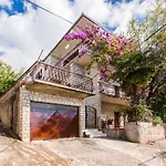 Ruzarija Apartment *