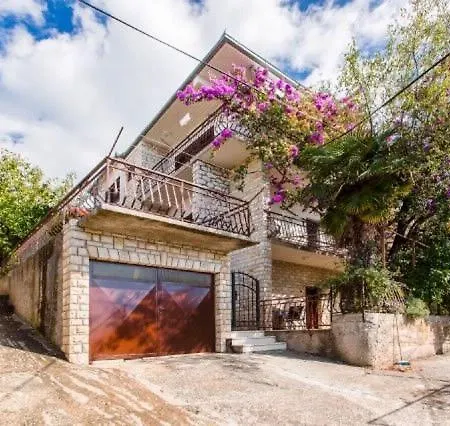 Ruzarija Appartement *