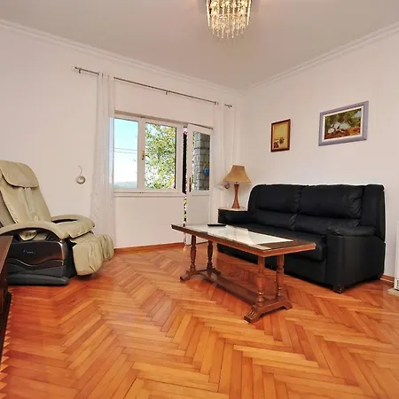 Ruzarija Appartement *