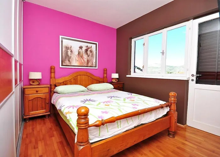 Ruzarija شقة تروغير