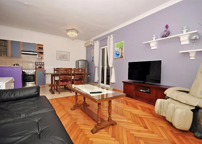 شقة Ruzarija تروغير